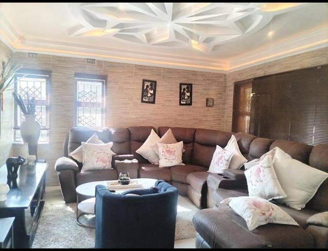 5 BEDROOM HOUSE FOR SALE IN WELBEDACHT